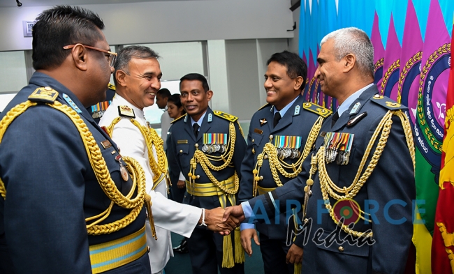Newly Appointed Commander of the Navy Calls on the Commander of the Air Force