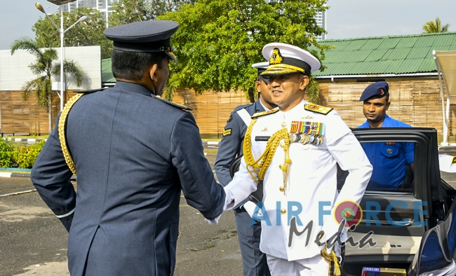 Newly Appointed Commander of the Navy Calls on the Commander of the Air Force