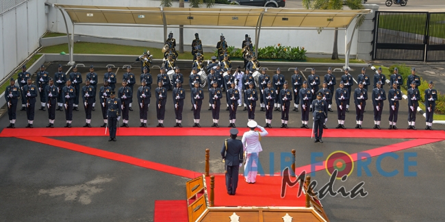 Newly Appointed Commander of the Navy Calls on the Commander of the Air Force