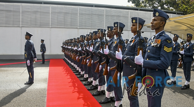 Newly Appointed Commander of the Navy Calls on the Commander of the Air Force