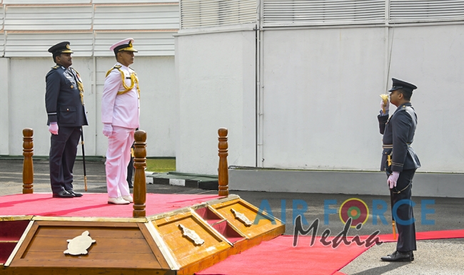 Newly Appointed Commander of the Navy Calls on the Commander of the Air Force