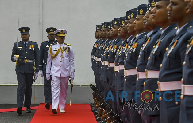 Newly Appointed Commander of the Navy Calls on the Commander of the Air Force