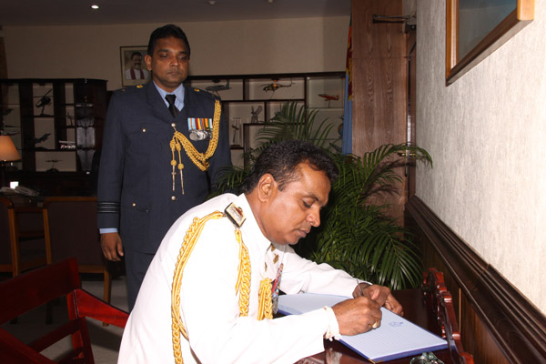 Navy Commander visits CDS