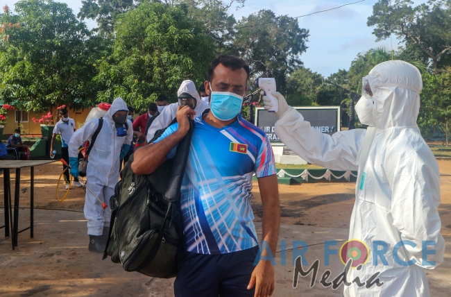 27 Naval Personnel Leave SLAF Quarantine Centre Iranamadu