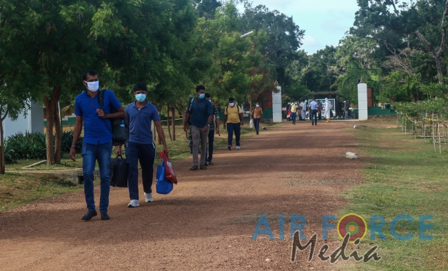 27 Naval Personnel Leave SLAF Quarantine Centre Iranamadu