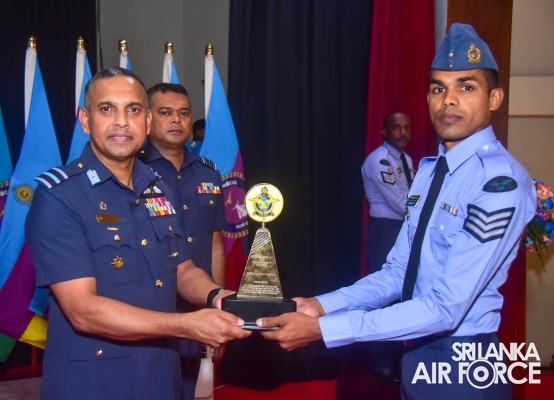 CERTIFICATE
AWARDING CEREMONY OF NO. 22 ENGLISH MEDIUM AND NO. 93 SINHALA MEDIUM
NON-COMMISSIONED OFFICERS' MANAGEMENT COURSES