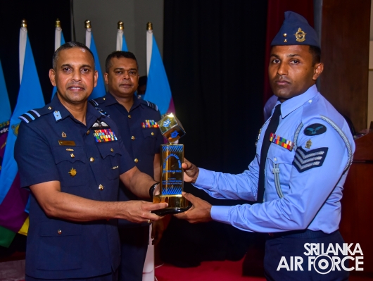 CERTIFICATE
AWARDING CEREMONY OF NO. 22 ENGLISH MEDIUM AND NO. 93 SINHALA MEDIUM
NON-COMMISSIONED OFFICERS' MANAGEMENT COURSES