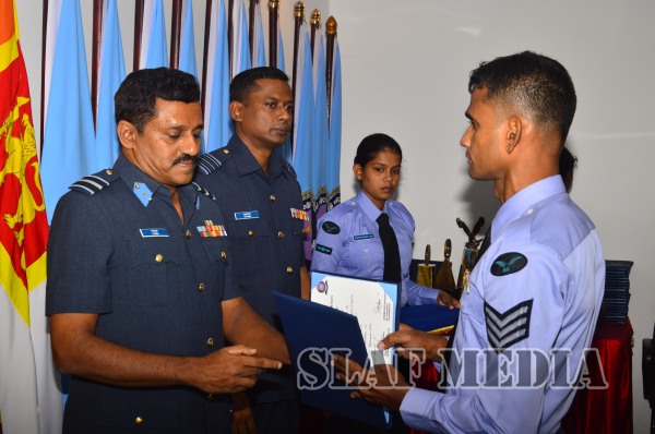 The Certificate
Awarding Ceremony of the no 63 Non Commissioned Officers’ Management
Course
