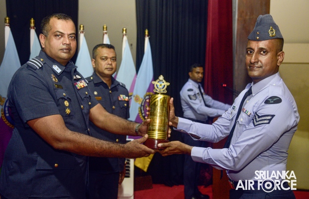 CERTIFICATE AWARDING CEREMONY OF NO. 21 ENGLISH MEDIUM AND NO. 92
SINHALA MEDIUM NON-COMMISSIONED OFFICERS’ MANAGEMENT COURSES