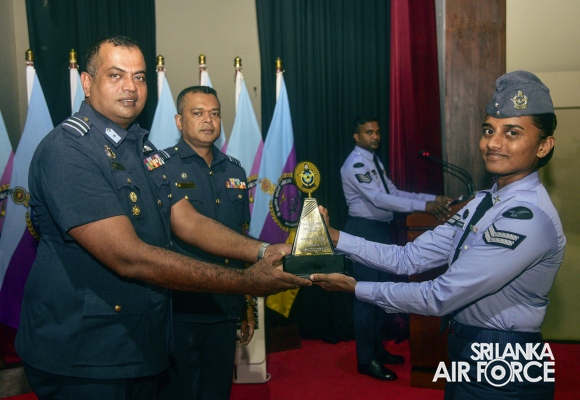 CERTIFICATE AWARDING CEREMONY OF NO. 21 ENGLISH MEDIUM AND NO. 92
SINHALA MEDIUM NON-COMMISSIONED OFFICERS’ MANAGEMENT COURSES
