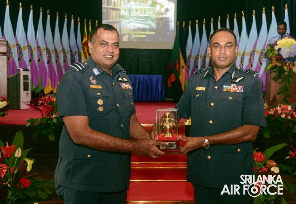 CERTIFICATE AWARDING CEREMONY OF NO. 21 ENGLISH MEDIUM AND NO. 92
SINHALA MEDIUM NON-COMMISSIONED OFFICERS’ MANAGEMENT COURSES