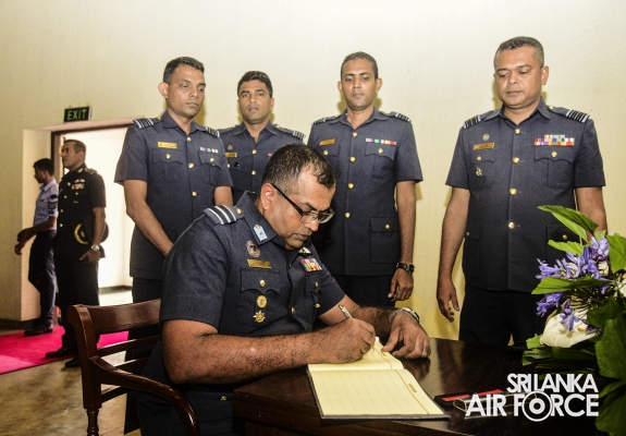 CERTIFICATE AWARDING CEREMONY OF NO. 21 ENGLISH MEDIUM AND NO. 92
SINHALA MEDIUM NON-COMMISSIONED OFFICERS’ MANAGEMENT COURSES