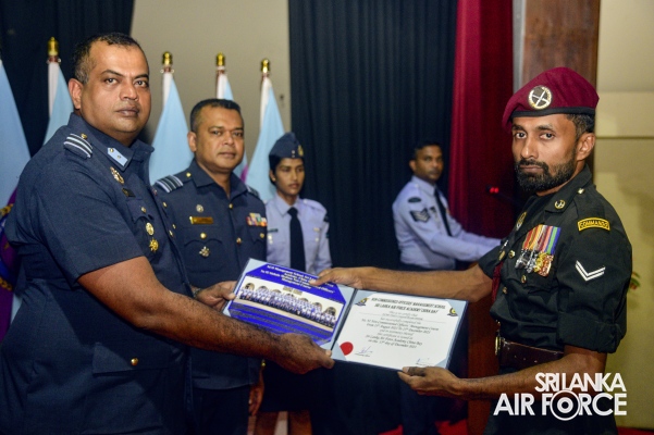 CERTIFICATE AWARDING CEREMONY OF NO. 21 ENGLISH MEDIUM AND NO. 92
SINHALA MEDIUM NON-COMMISSIONED OFFICERS’ MANAGEMENT COURSES