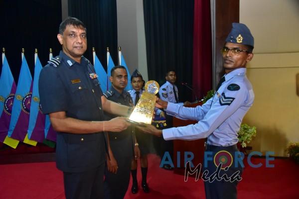 CERTIFICATE
AWARDING CEREMONY OF NON-COMMISSIONED OFFICERS’ MANAGEMENT COURSES