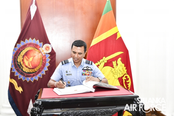 COMMANDER
OF THE AIR FORCE CONDUCTS A GUEST LECTURE AT NATIONAL DEFENCE COLLEGE