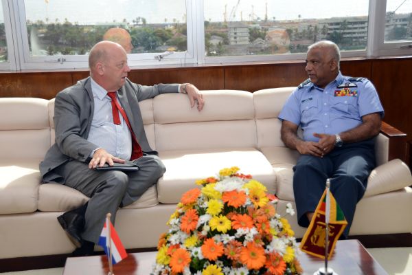 Netherlands Ambassador Calls on the SLAF Commander