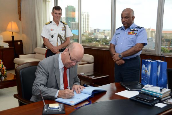 Netherlands Ambassador Calls on the SLAF Commander