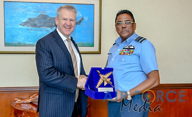 Australian High Commissioner Calls on Commander