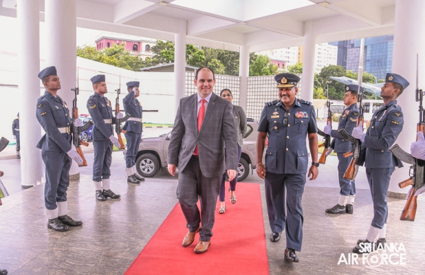 HIGH COMMISSIONER OF NEW ZEALAND TO SRI LANKA CALLS ON THE
COMMANDER OF THE AIR FORCE