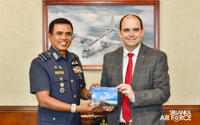 HIGH COMMISSIONER OF NEW ZEALAND TO SRI LANKA CALLS ON THE
COMMANDER OF THE AIR FORCE