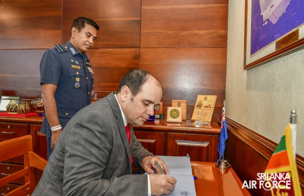 HIGH COMMISSIONER OF NEW ZEALAND TO SRI LANKA CALLS ON THE
COMMANDER OF THE AIR FORCE
