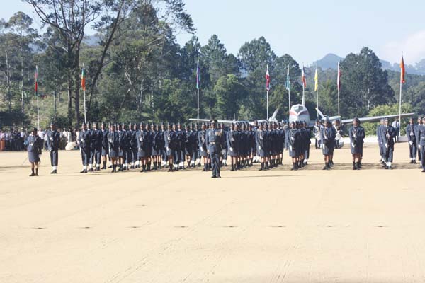 124 Gunners Complete Advanced Training at Palaly