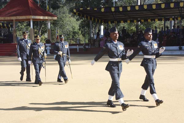 124 Gunners Complete Advanced Training at Palaly
