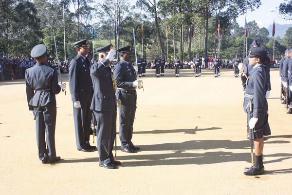 124 Gunners Complete Advanced Training at Palaly