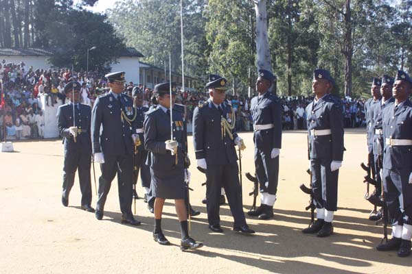 124 Gunners Complete Advanced Training at Palaly