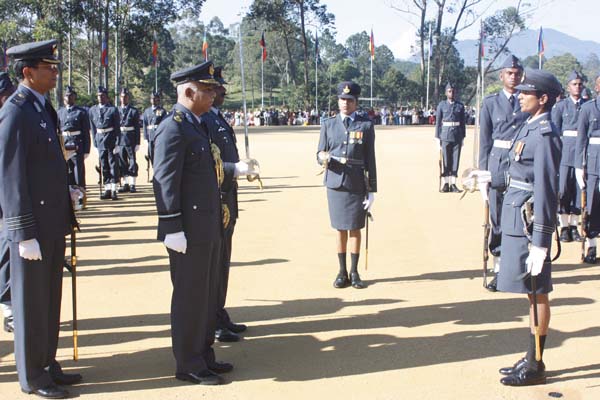 124 Gunners Complete Advanced Training at Palaly