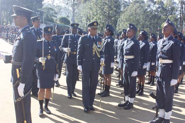 124 Gunners Complete Advanced Training at Palaly