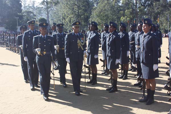 124 Gunners Complete Advanced Training at Palaly