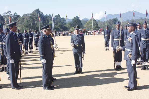124 Gunners Complete Advanced Training at Palaly