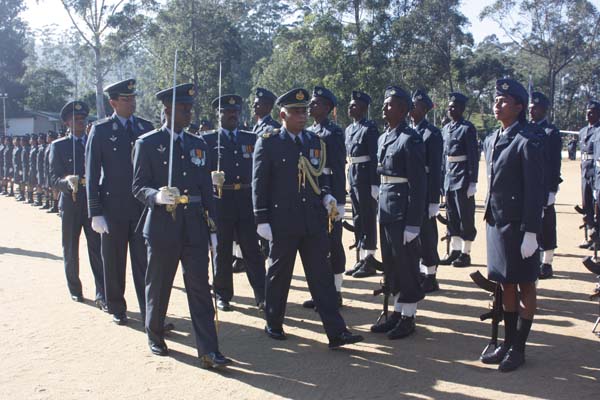 124 Gunners Complete Advanced Training at Palaly