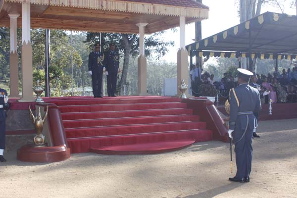 124 Gunners Complete Advanced Training at Palaly