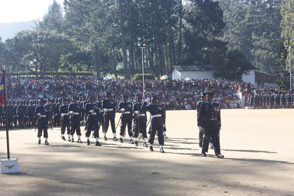 124 Gunners Complete Advanced Training at Palaly