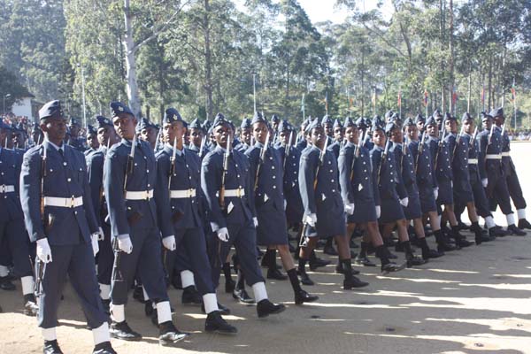 124 Gunners Complete Advanced Training at Palaly