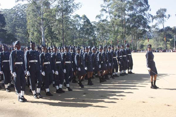 124 Gunners Complete Advanced Training at Palaly