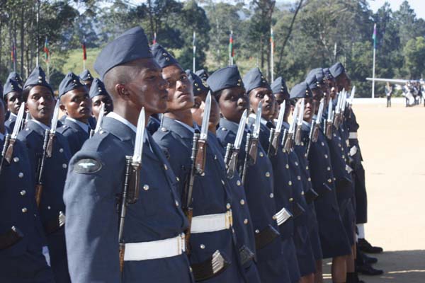 124 Gunners Complete Advanced Training at Palaly