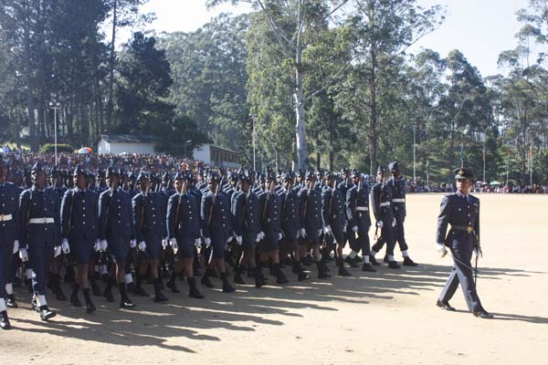 124 Gunners Complete Advanced Training at Palaly