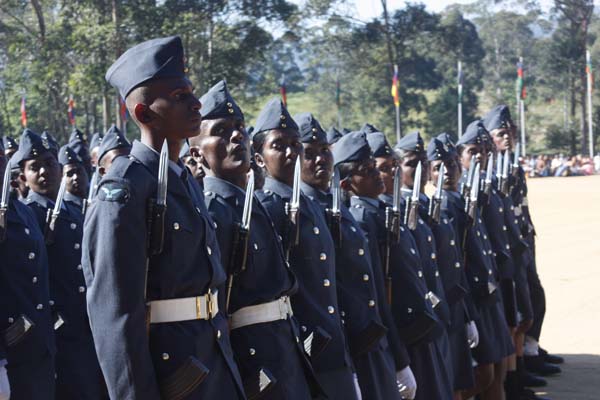 124 Gunners Complete Advanced Training at Palaly