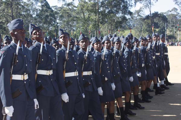 124 Gunners Complete Advanced Training at Palaly