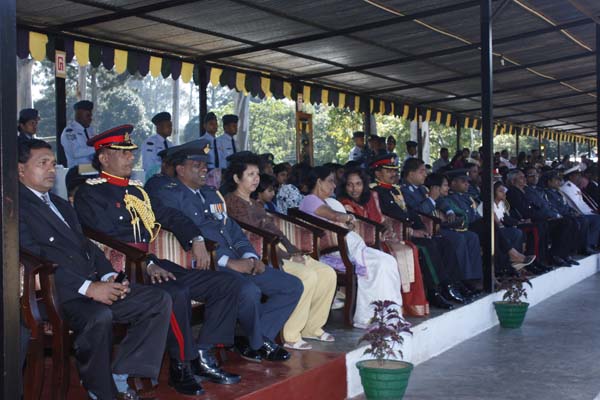 124 Gunners Complete Advanced Training at Palaly