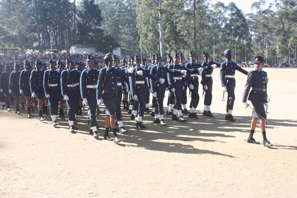 124 Gunners Complete Advanced Training at Palaly