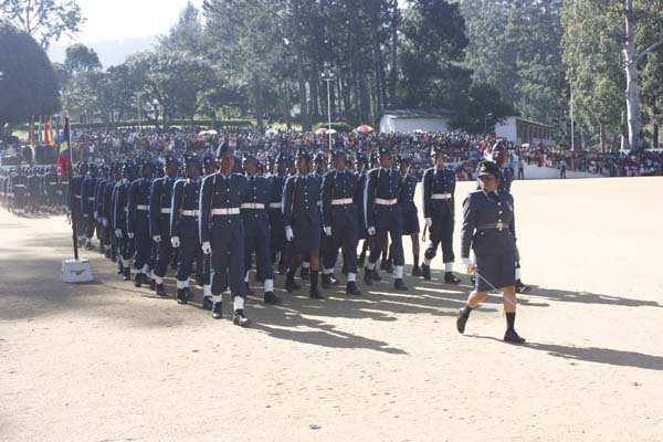 124 Gunners Complete Advanced Training at Palaly