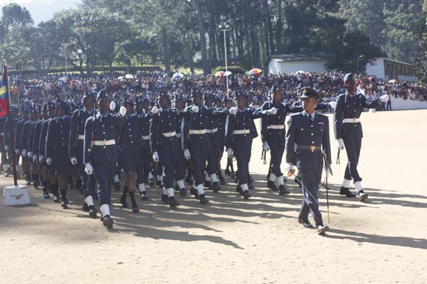 124 Gunners Complete Advanced Training at Palaly