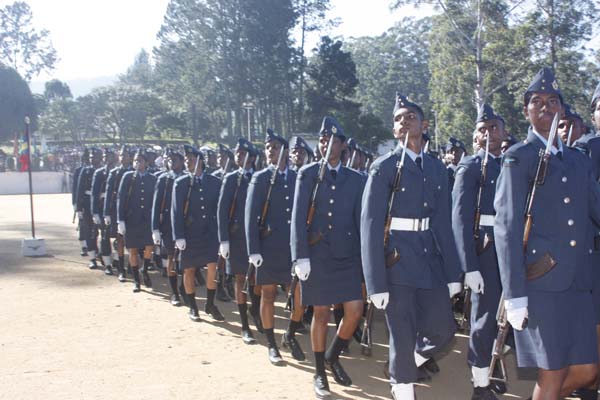 124 Gunners Complete Advanced Training at Palaly