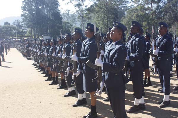 124 Gunners Complete Advanced Training at Palaly