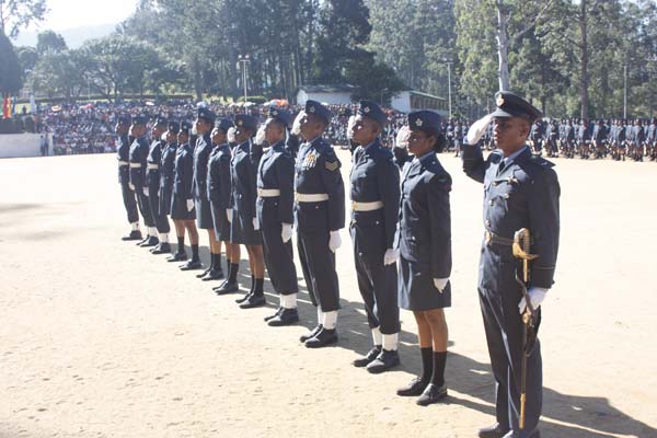 124 Gunners Complete Advanced Training at Palaly