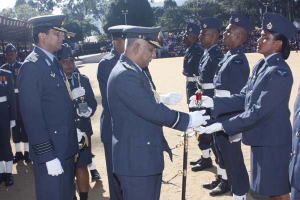 124 Gunners Complete Advanced Training at Palaly